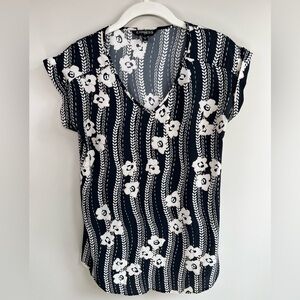 Express Navy/white/pink blouse, extra small, floral